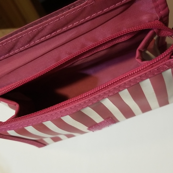 Tender love + carry pink and white striped makeup carrying case with mirror - Picture 4 of 5
